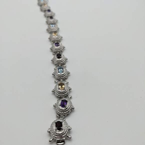 One Plated 5.75cts Multistone Rhodium Bracelet 8.1 in. (3) Violet Amethyst stone - Picture 4 of 15